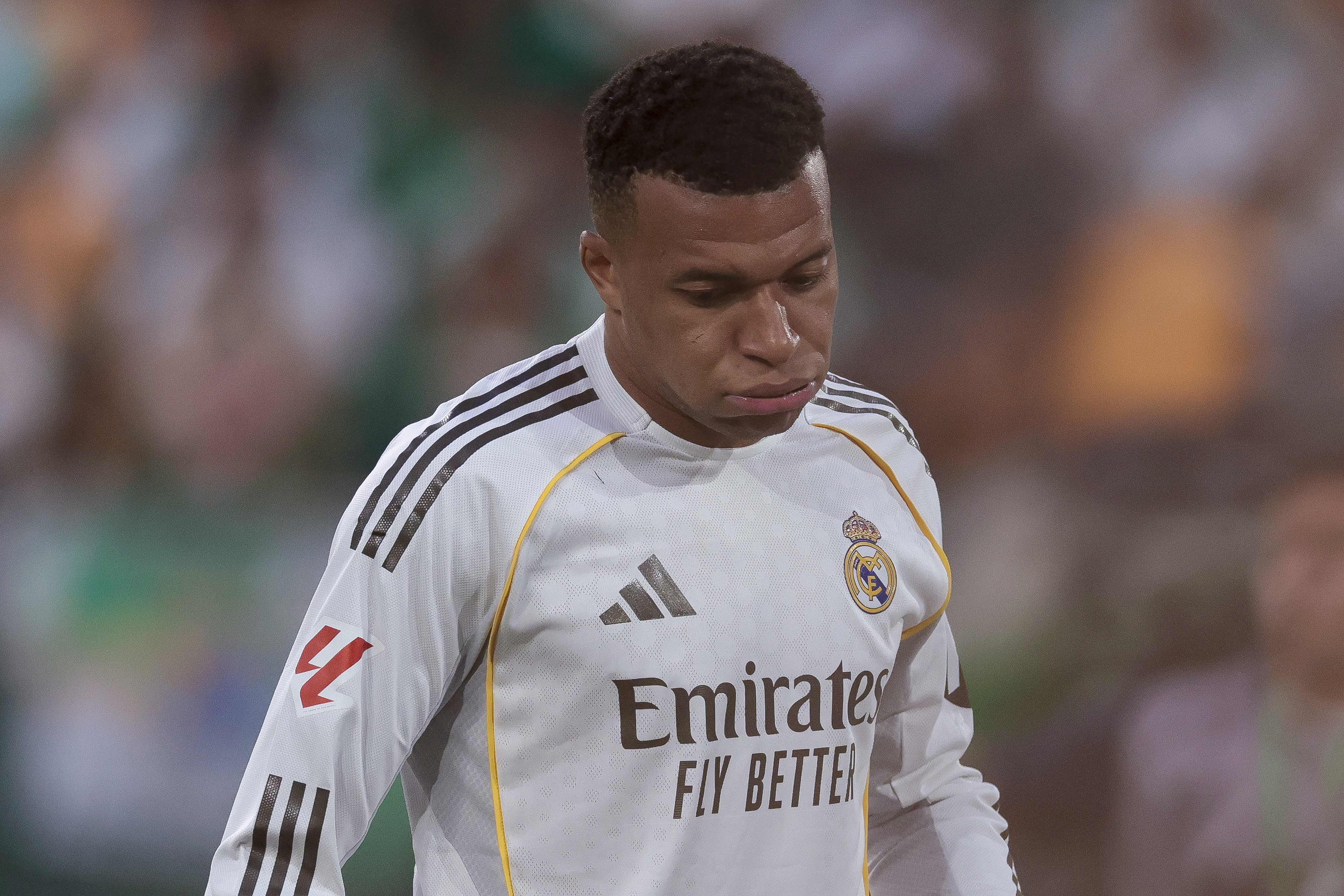 Real Madrid goleia Málaga e assume liderança do Espanhol