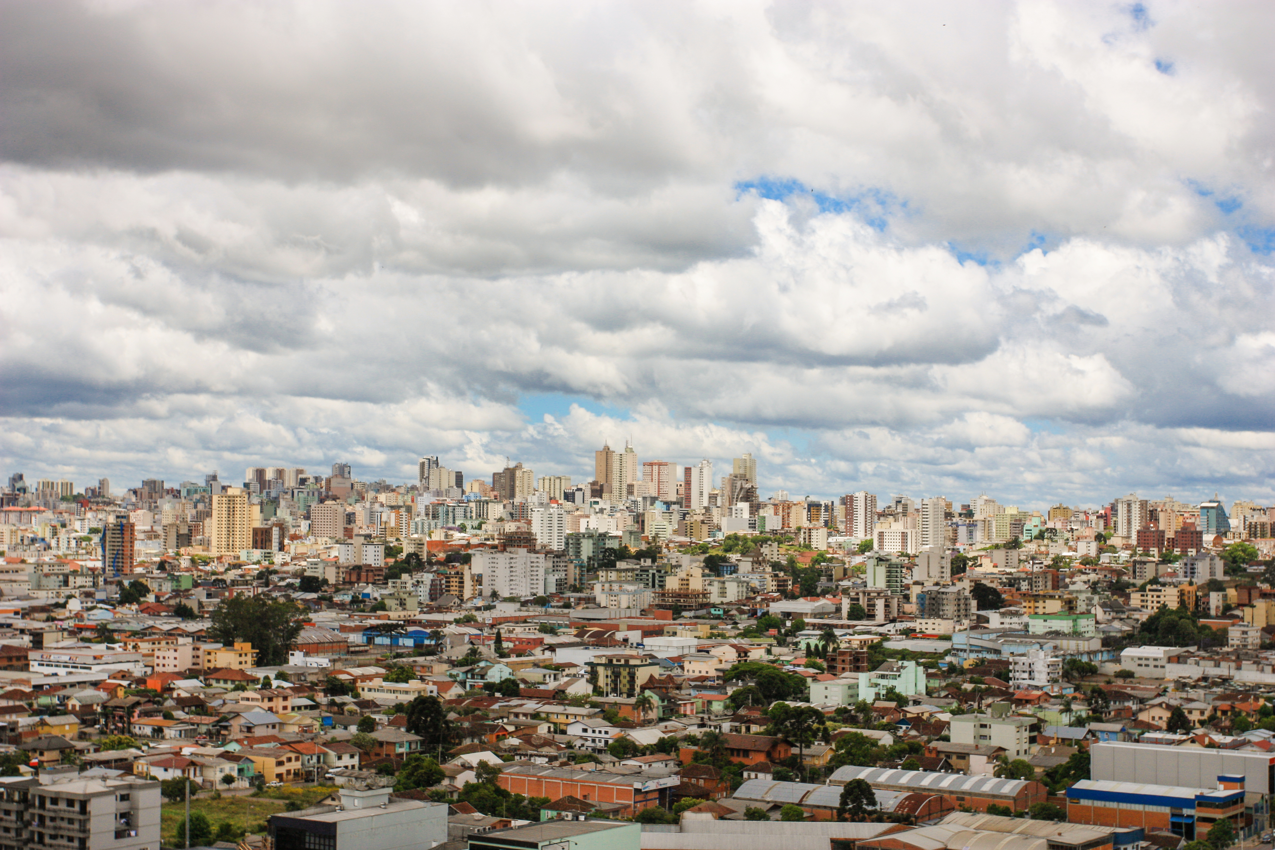 Tinder climático: plataforma conecta cidades brasileiras a estratégias de adaptação urbana