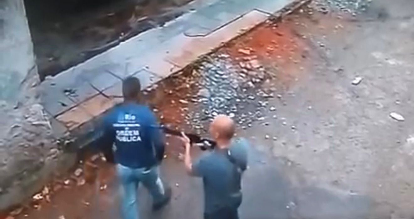 Policiais invadem depósito da prefeitura do Rio e recuperam carro à força
