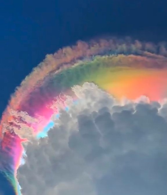 O que é a ‘nuvem arco-íris’ vista na Indonésia? Entenda a iridescência