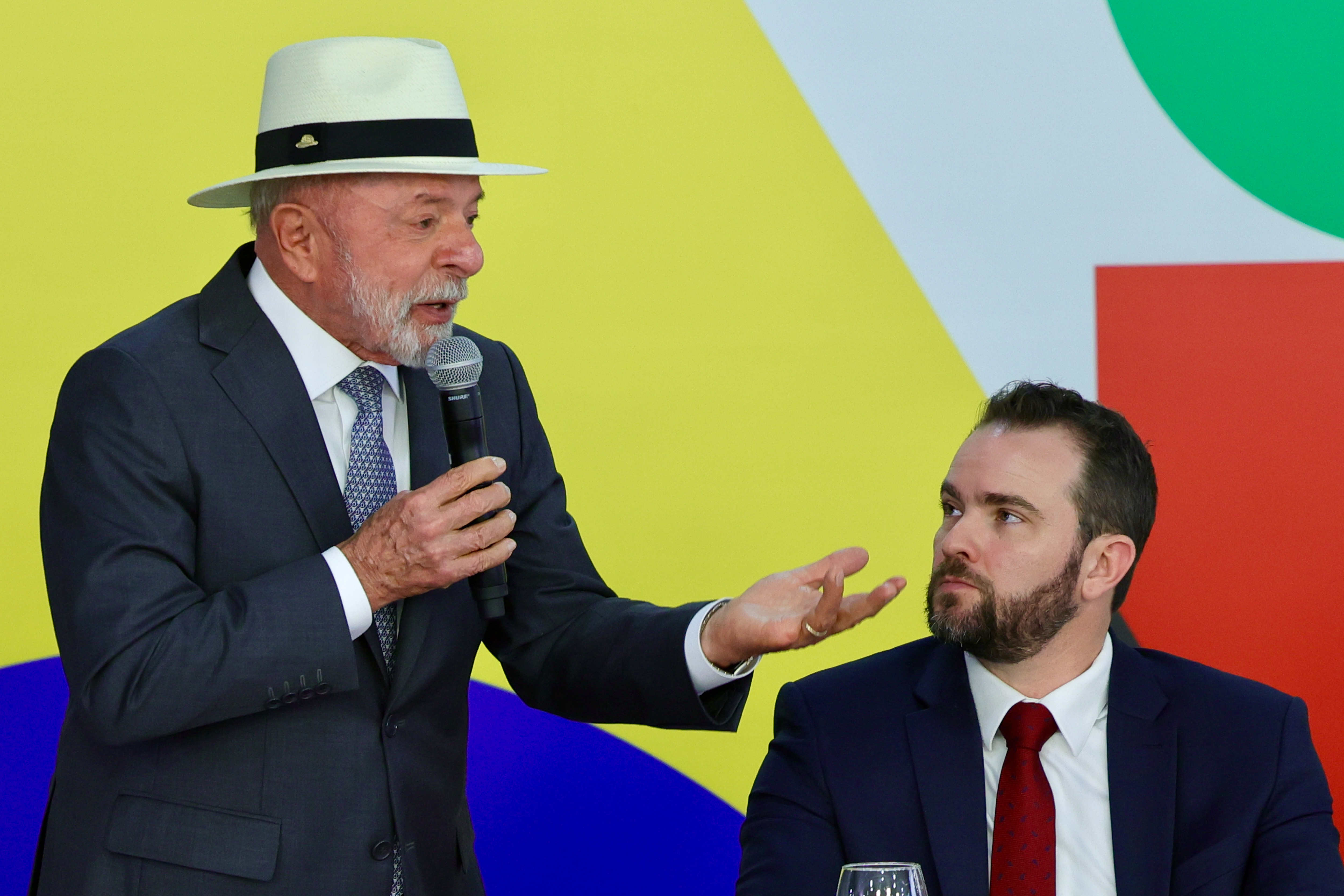 Pesquisa mostra mudança no otimismo dos brasileiros com a economia na reta final da eleição
