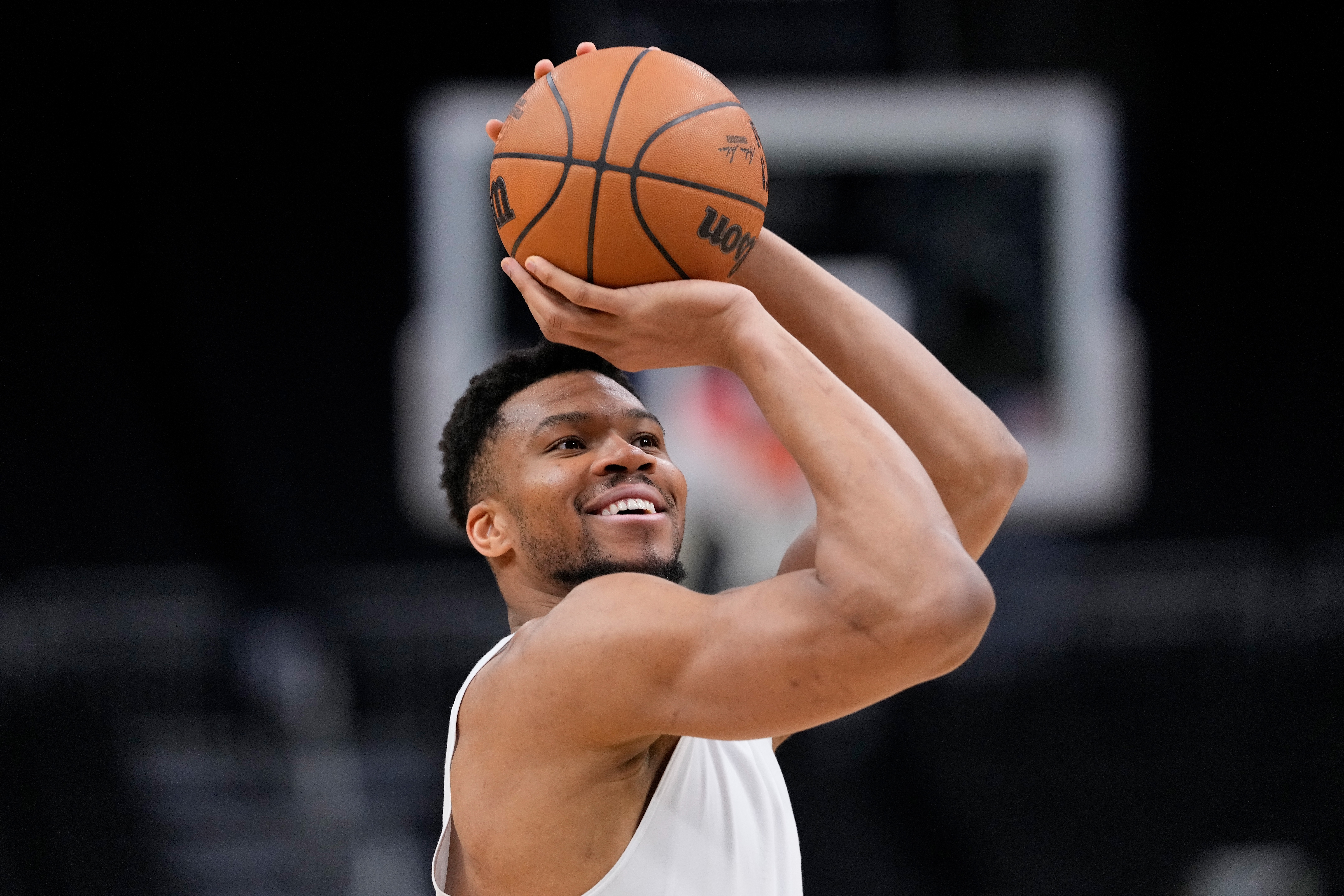 Giannis Antetokounmpo troca de equipe na NBA após 13 temporadas nos Bucks