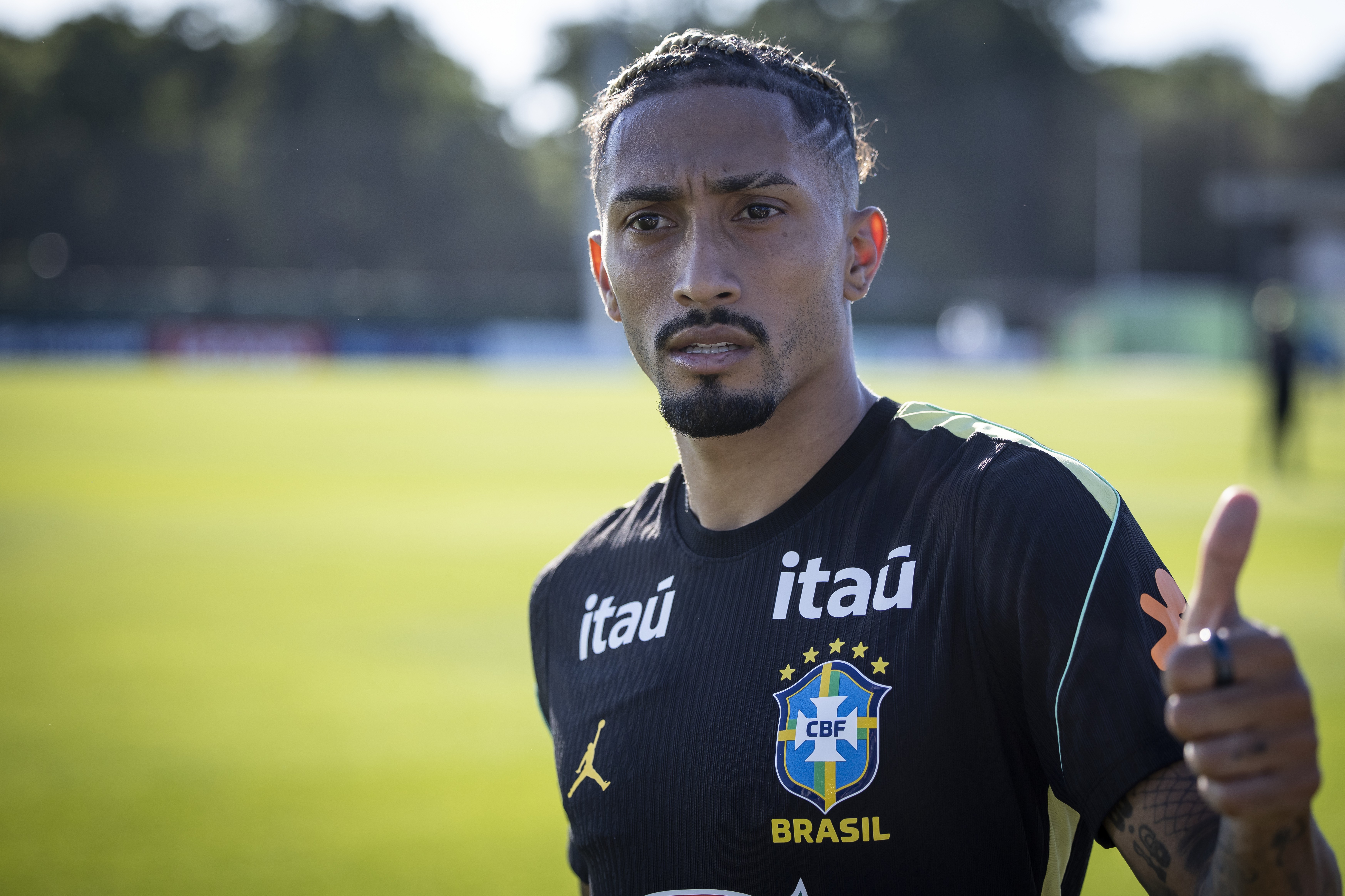 ‘Raphinha tem problemas financeiros’, afirma campeão mundial de 2002