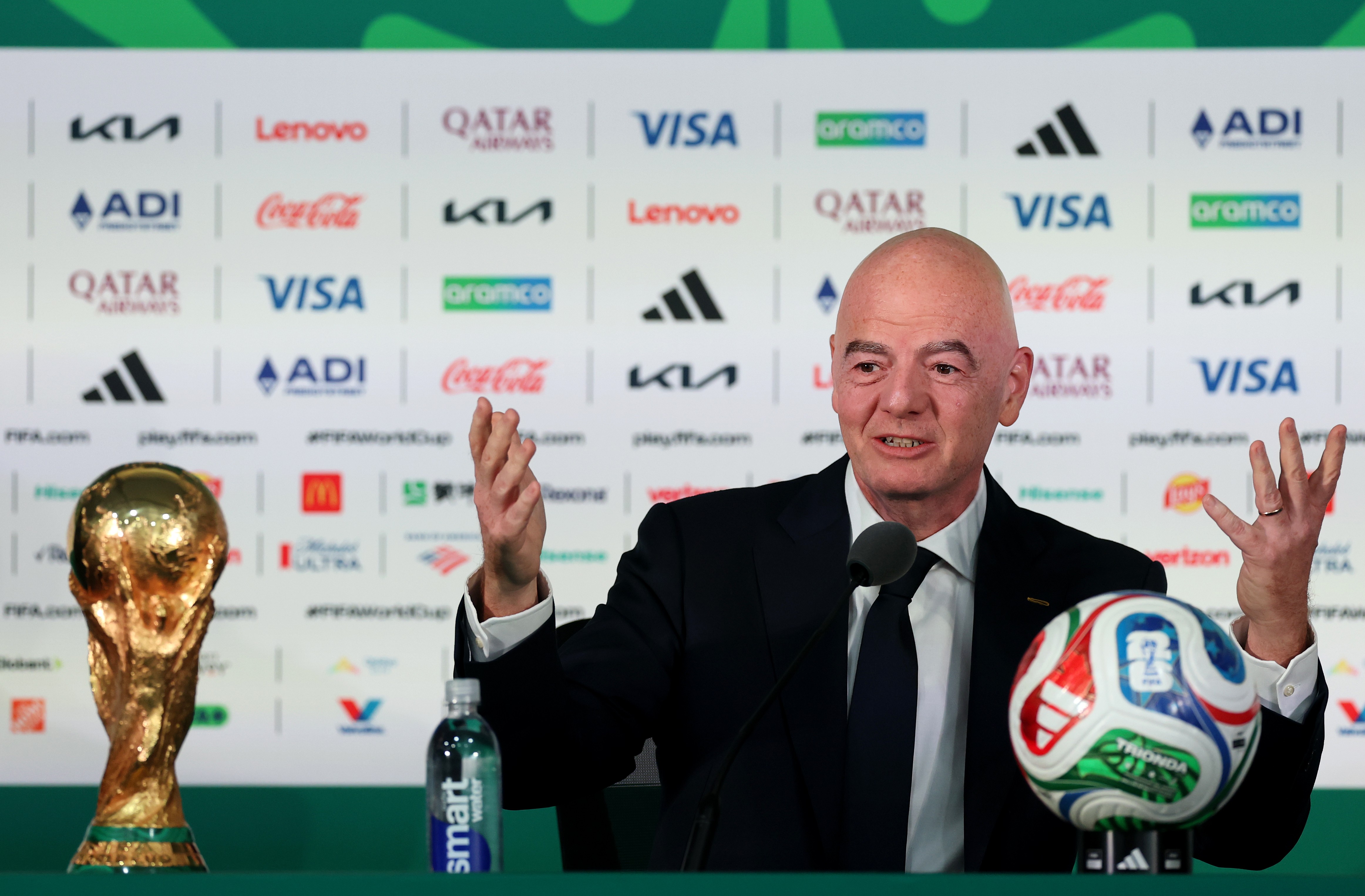 Infantino perde confiança da Uefa, apesar da retirada de projeto comercial