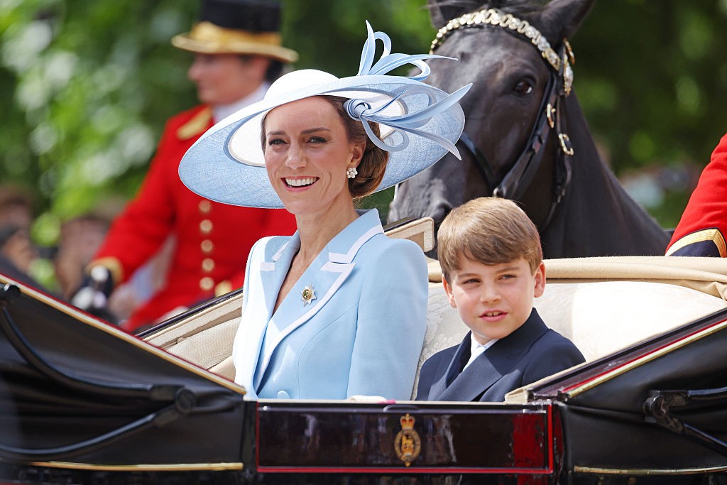 A nova cor tendência de Kate Middleton para o verão europeu