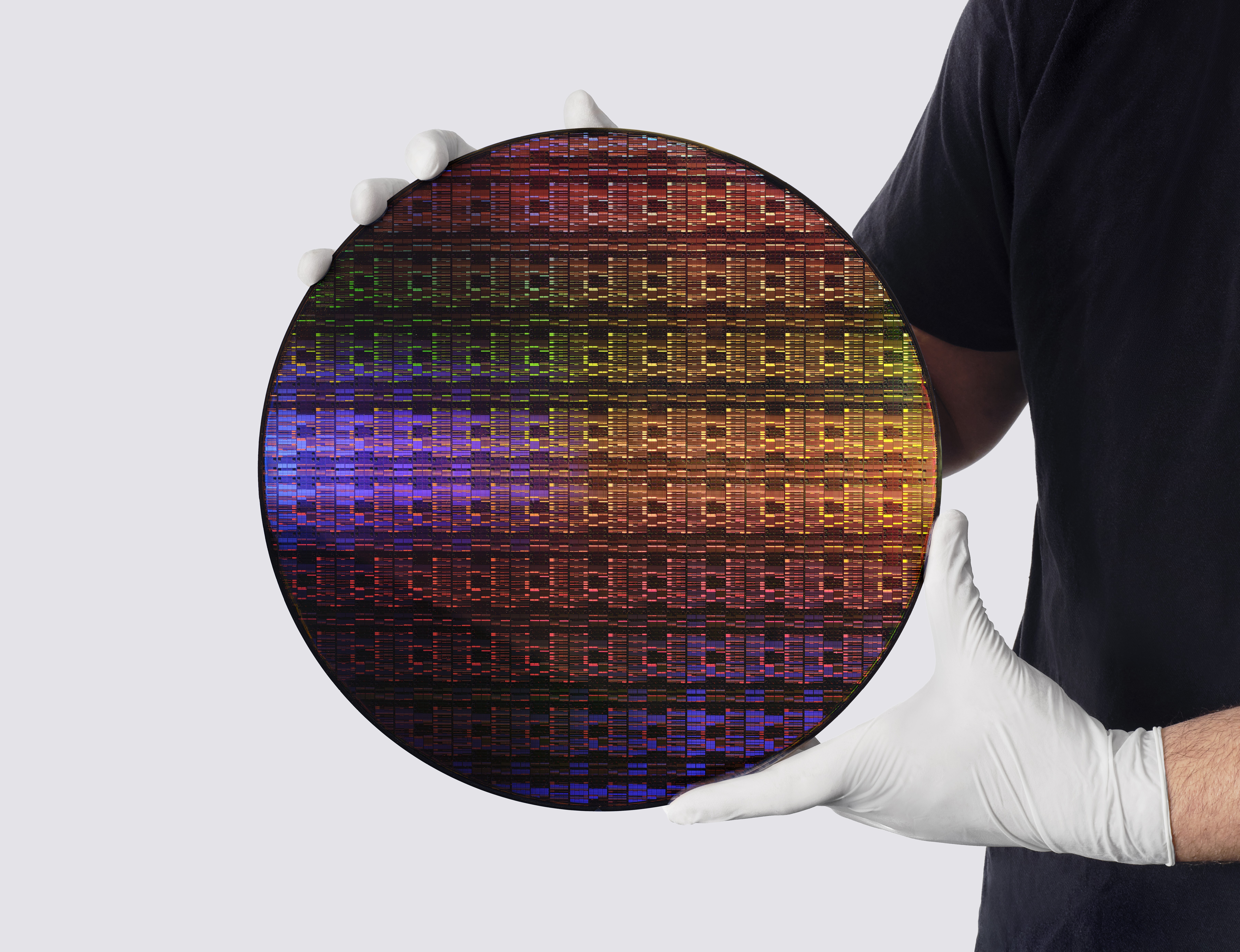 IBM anuncia primeiro chip com menos de 1 nanômetro do mundo