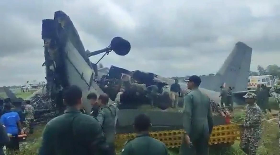 Queda de avião militar na Índia deixa cinco mortos