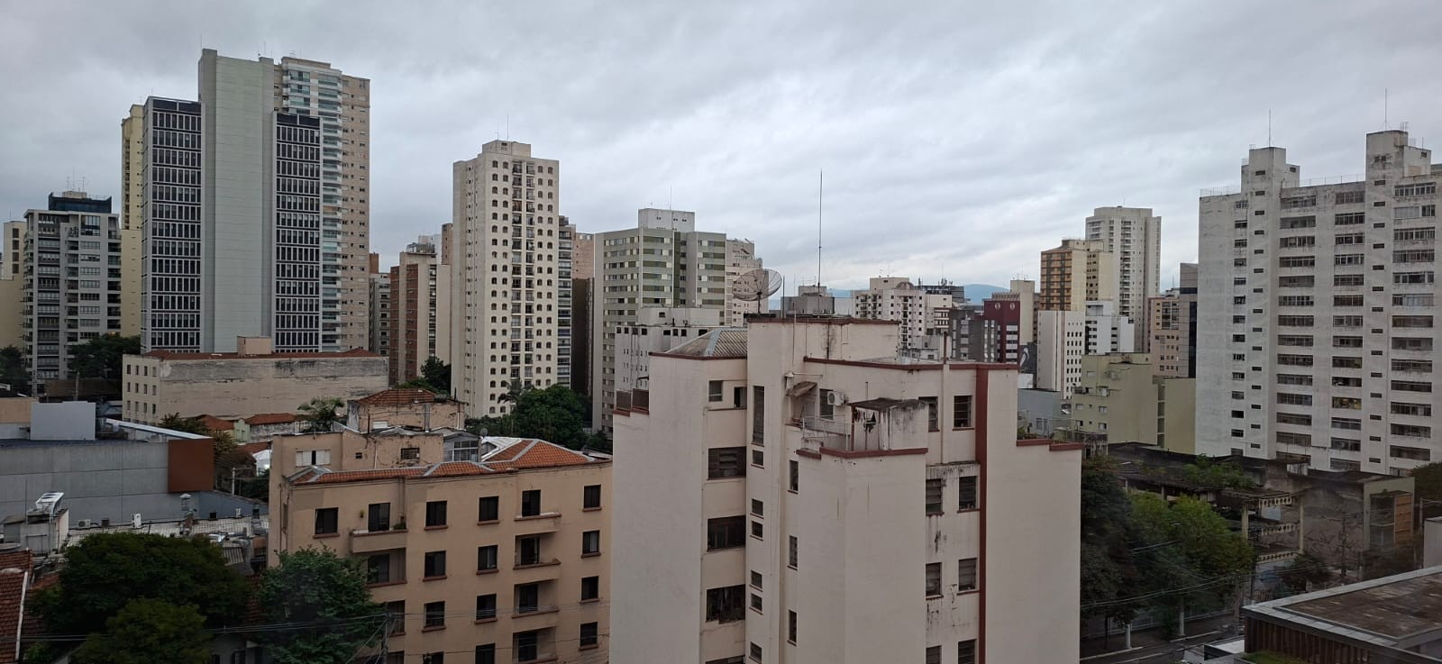 Frente fria espalha risco de temporais pelo Brasil, com rajadas de até 100 km/h