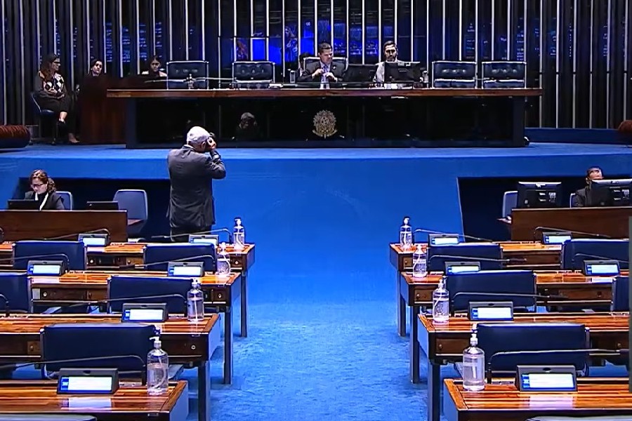 Com plenário vazio, Senado aprova lei que dificulta aborto por crianças e adolescentes