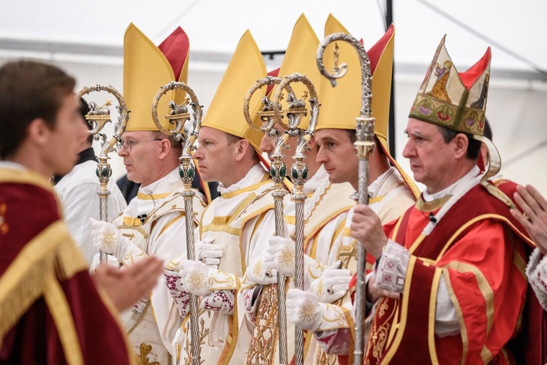 Grupo ultraconservador volta a afrontar papa e apresenta recurso contra decisão do Vaticano