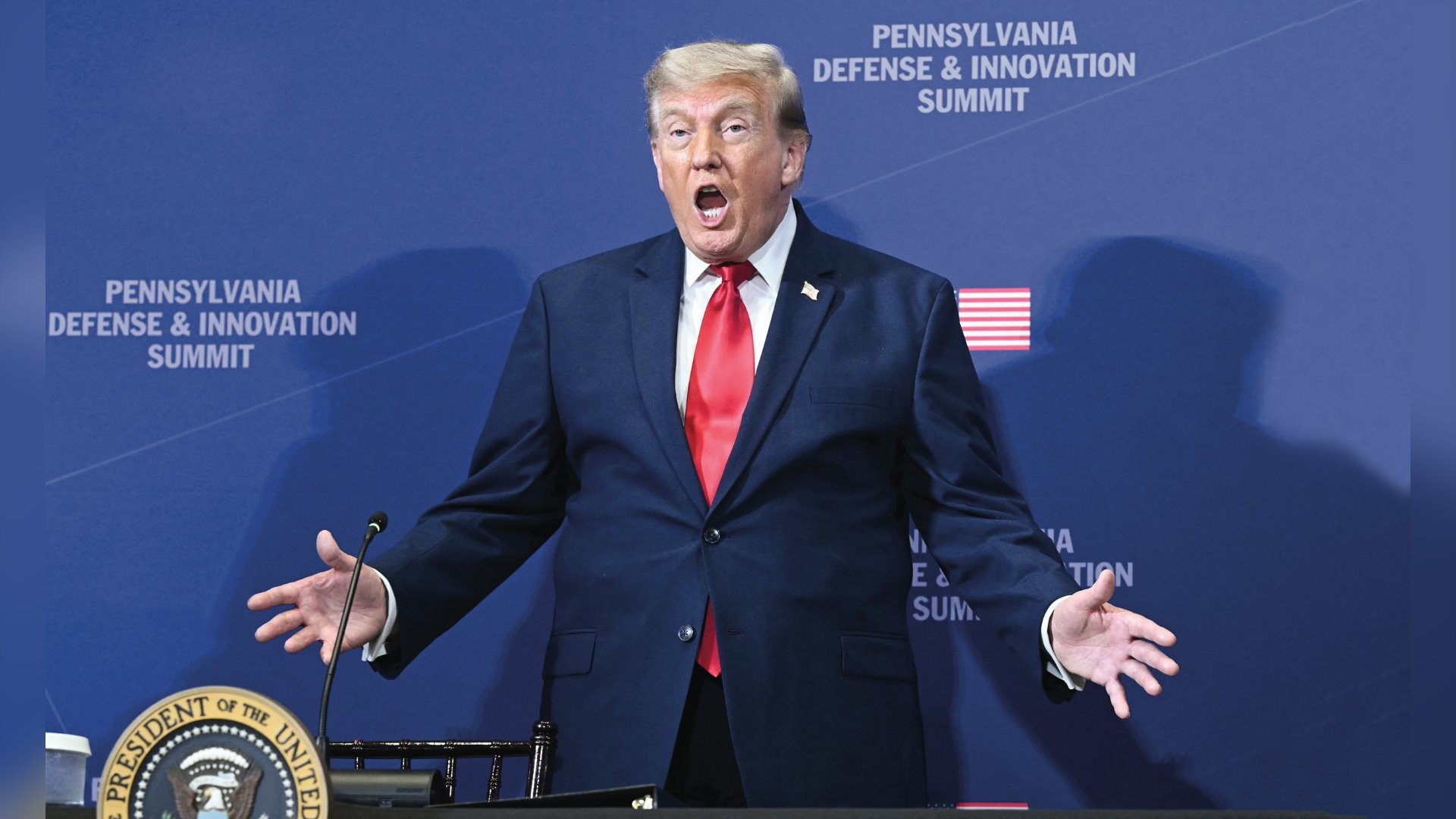 Democratas criticam ‘tentativa patética’ de Trump de questionar sistema eleitoral dos EUA