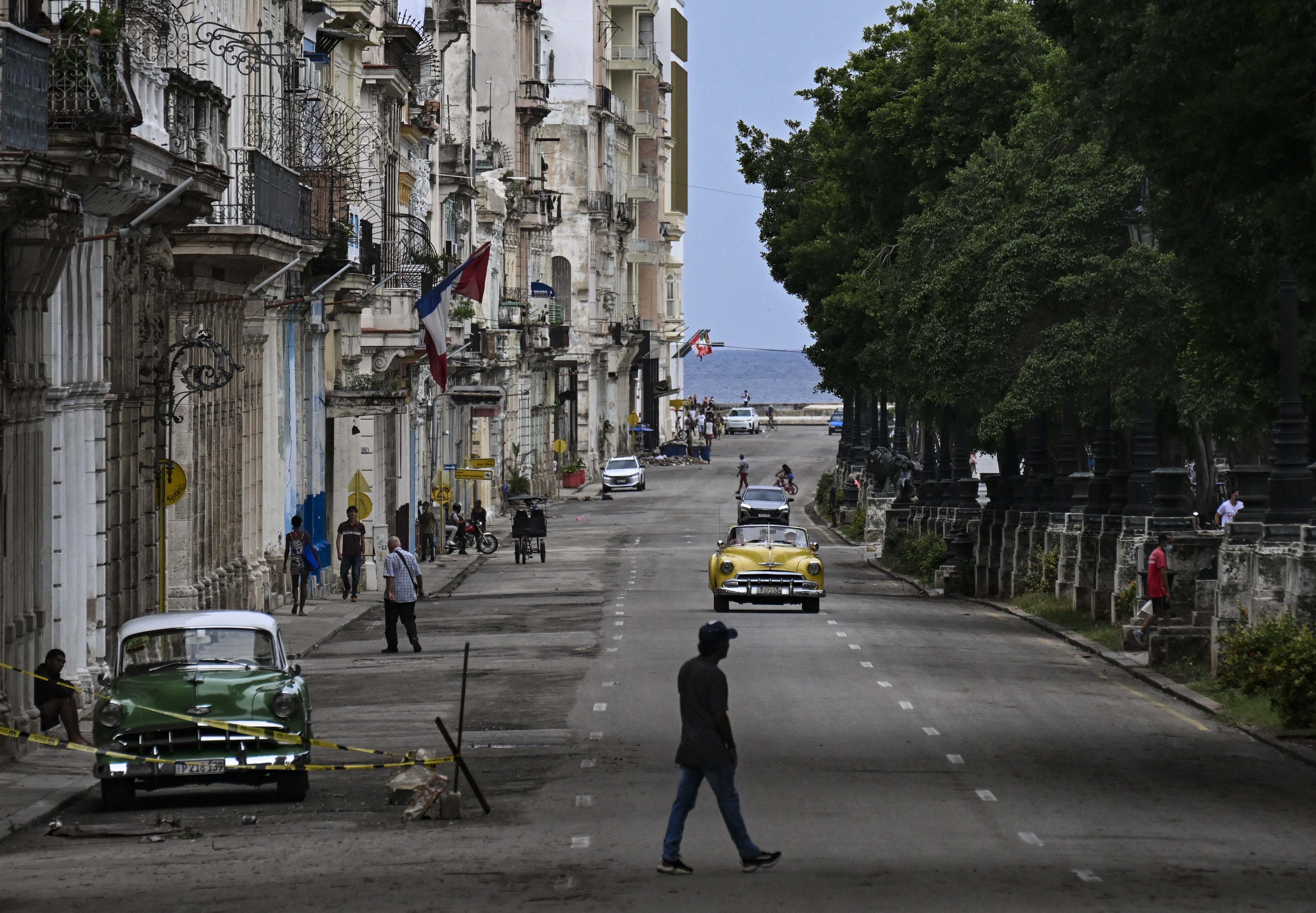 Novas sanções de Trump miram doze entidades em Cuba, incluindo a que exporta médicos