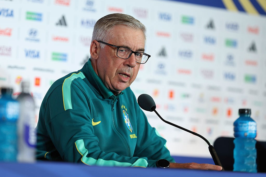 Ancelotti nega mudança para seleção da Itália e continua como técnico do Brasil