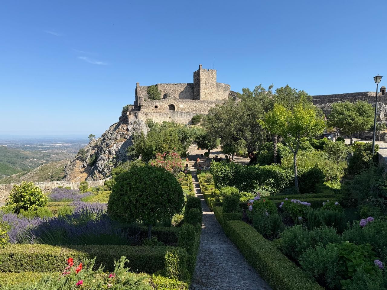 Como é se hospedar em um antigo castelo muçulmano em Marvão, Portugal