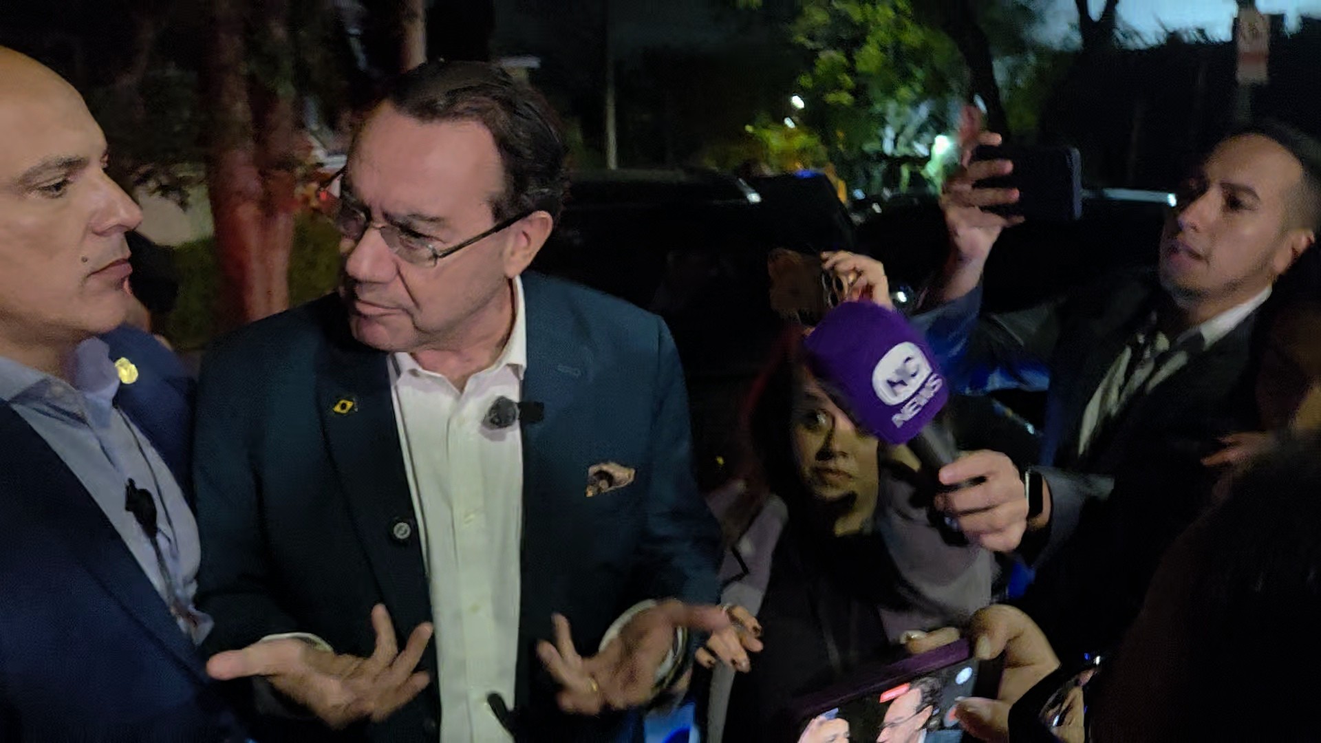 Indecisão de Augusto Cury em debate surpreendeu até equipe do candidato