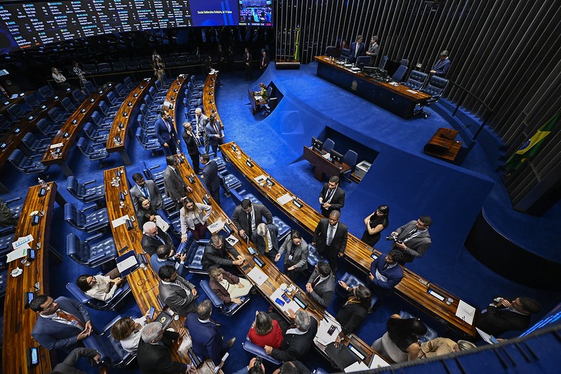 Candidatos ao Senado miram a ‘economia da fé’