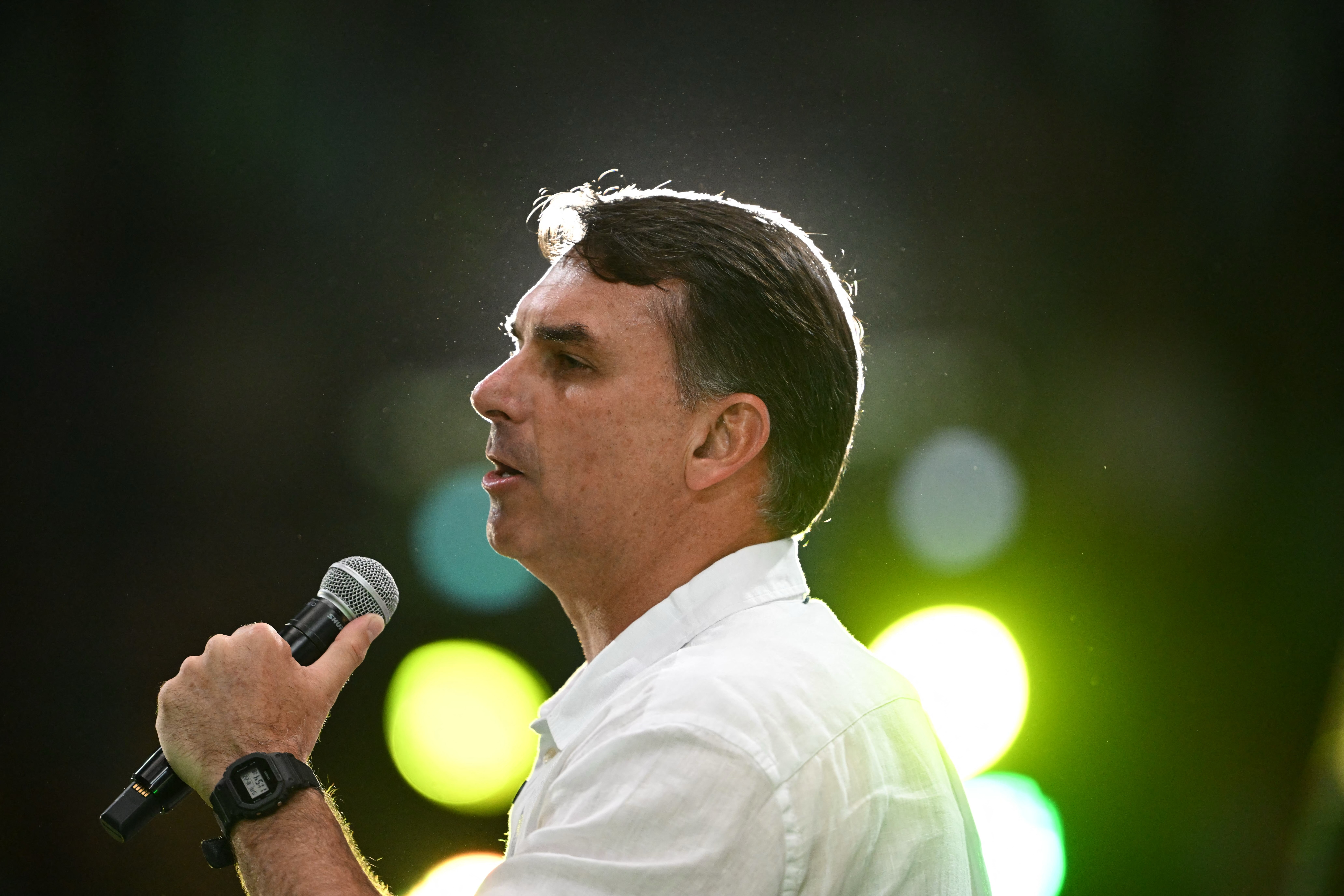 As perguntas sobre Flávio Bolsonaro que aumentaram a desconfiança de Mendonça com a PF