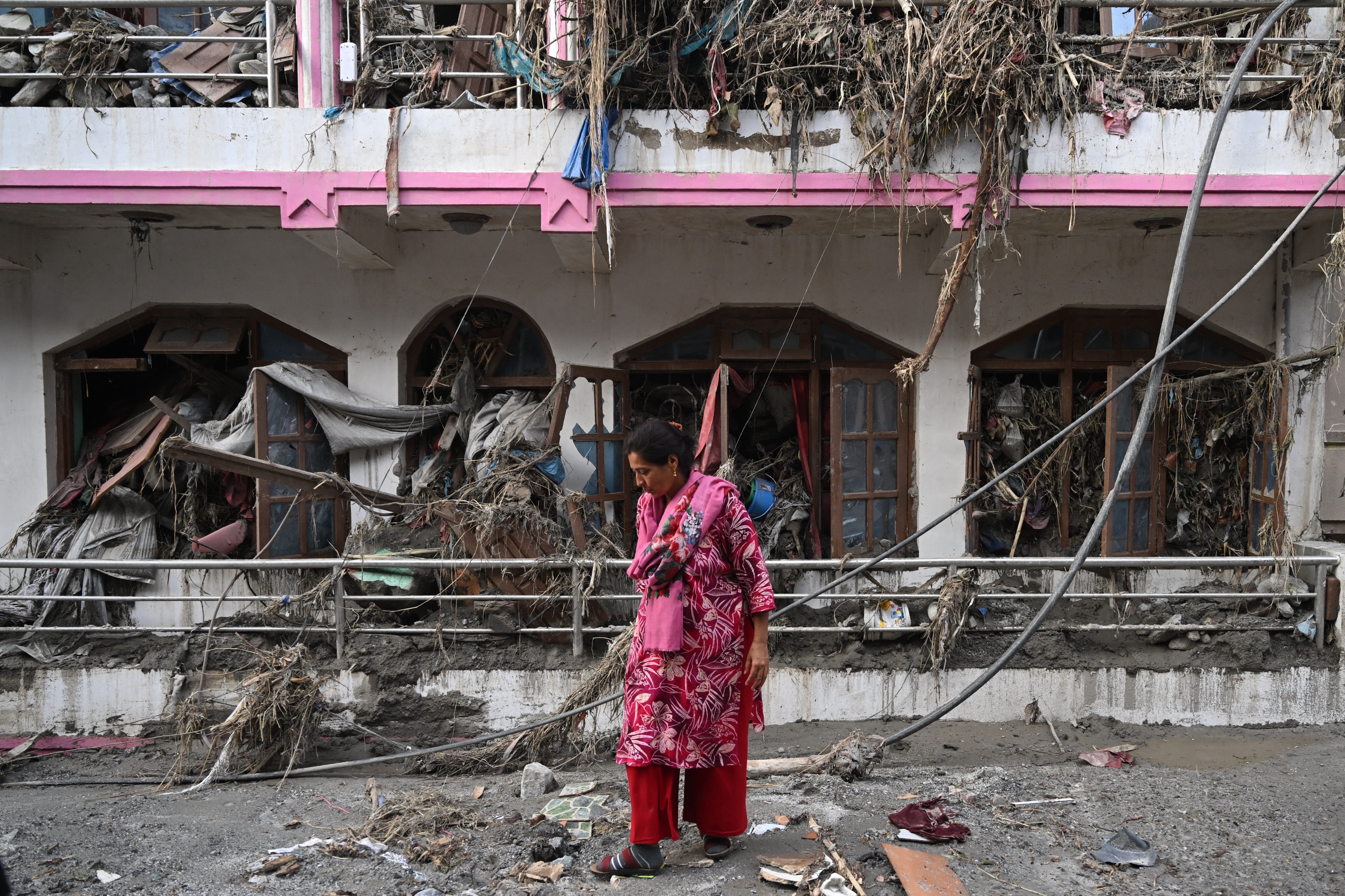 Número de pessoas desaparecidas em tragédia no Nepal sobe para 6.150