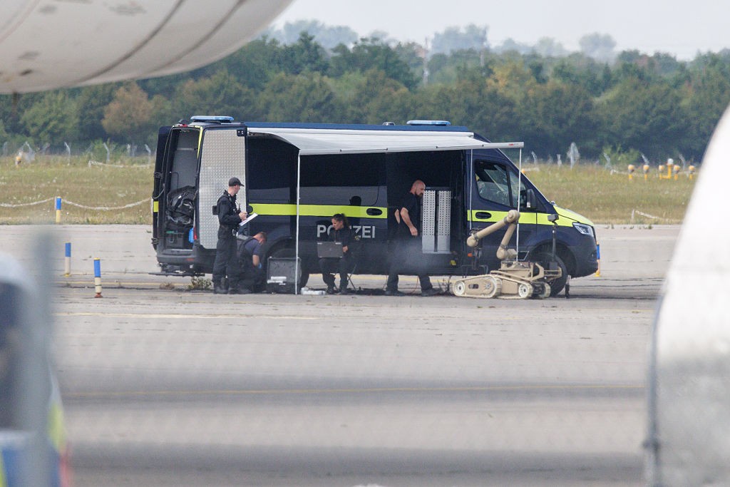 Alemanha aciona robô antibomba e investiga colisão de avião após achar drone em aeroporto