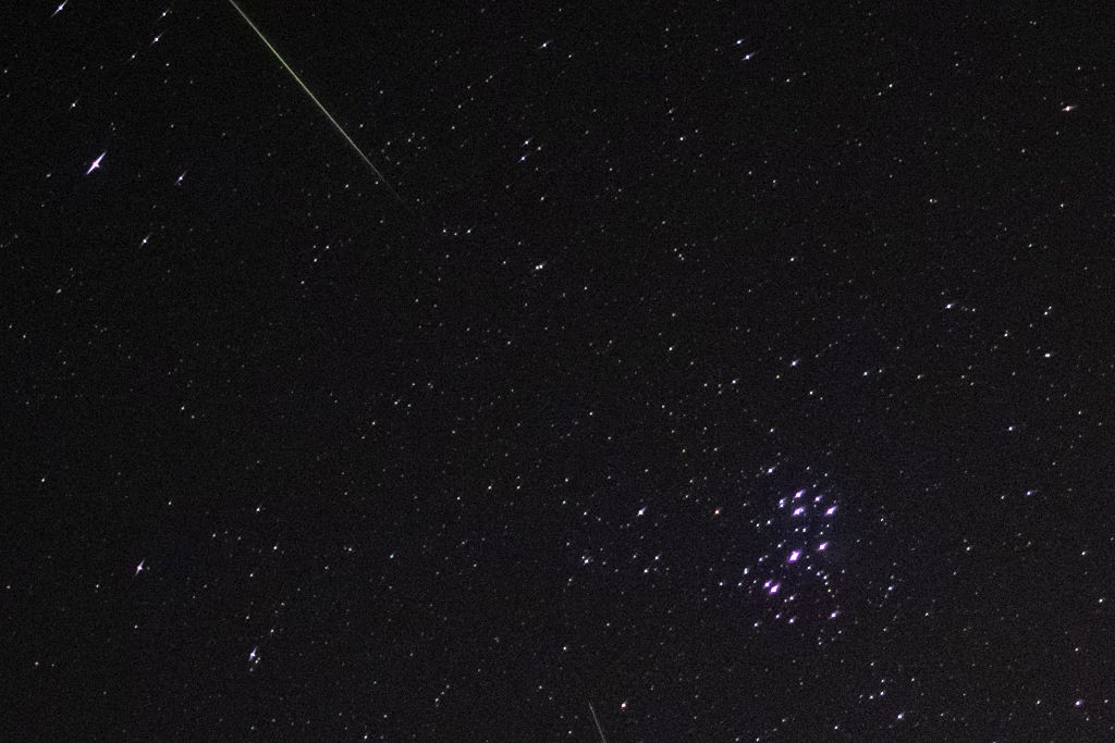 Chuva de meteoros Perseidas atinge pico em 2026; veja imagens