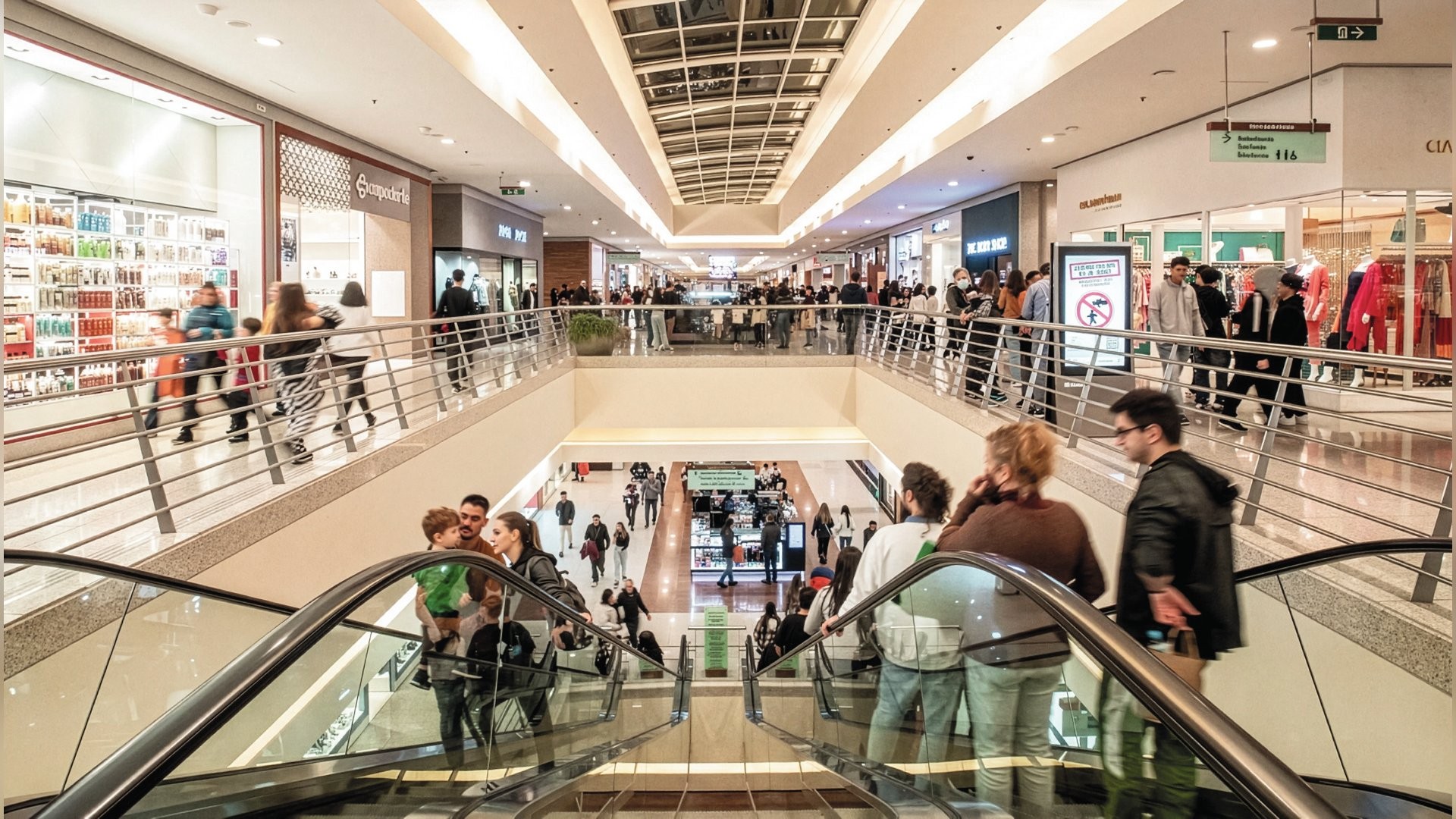 Juros altos pesam no consumo, e Santander vê economia desacelerando