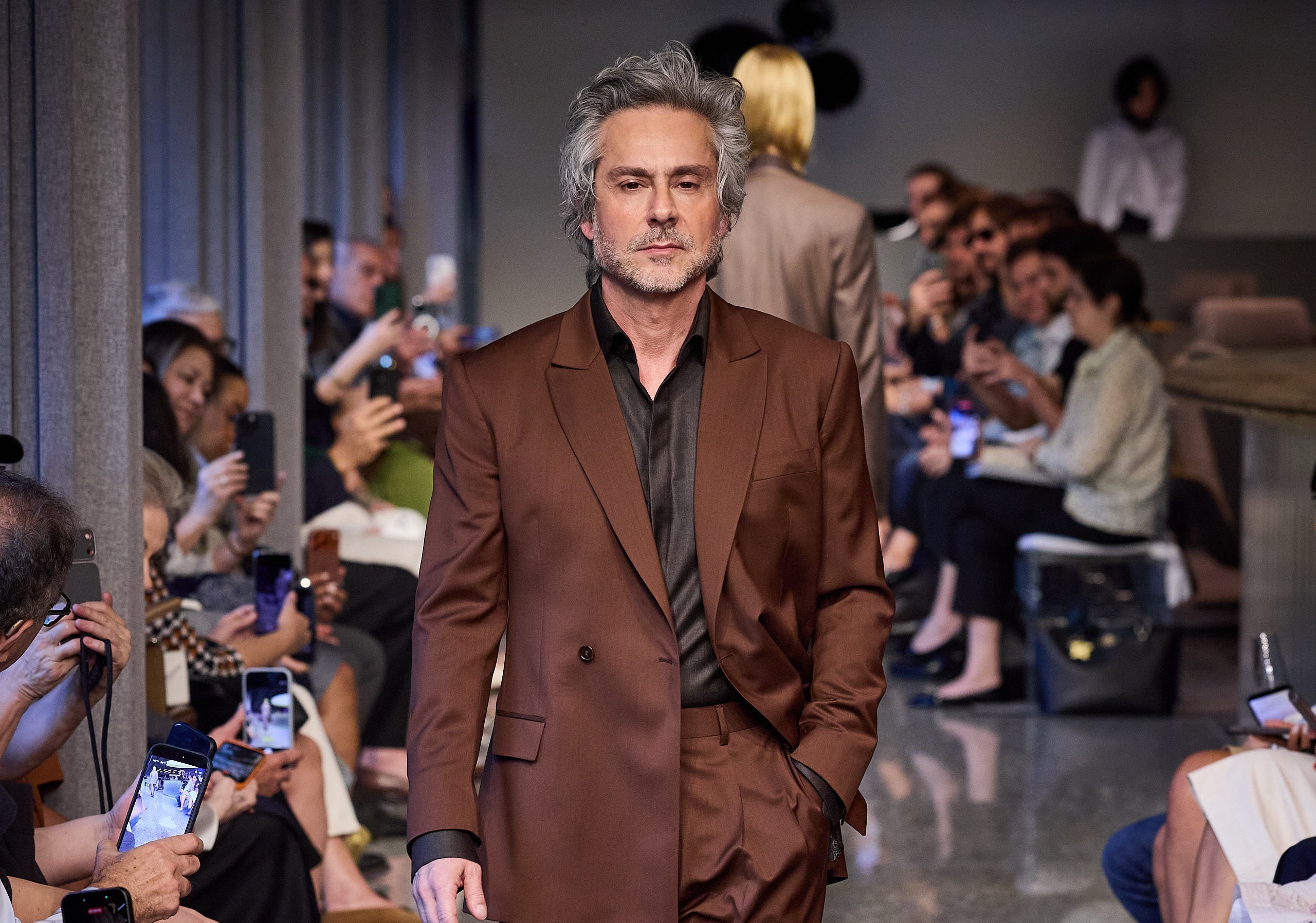 Nova alfaiataria e Alexandre Nero: o desfile de Ricardo Almeida