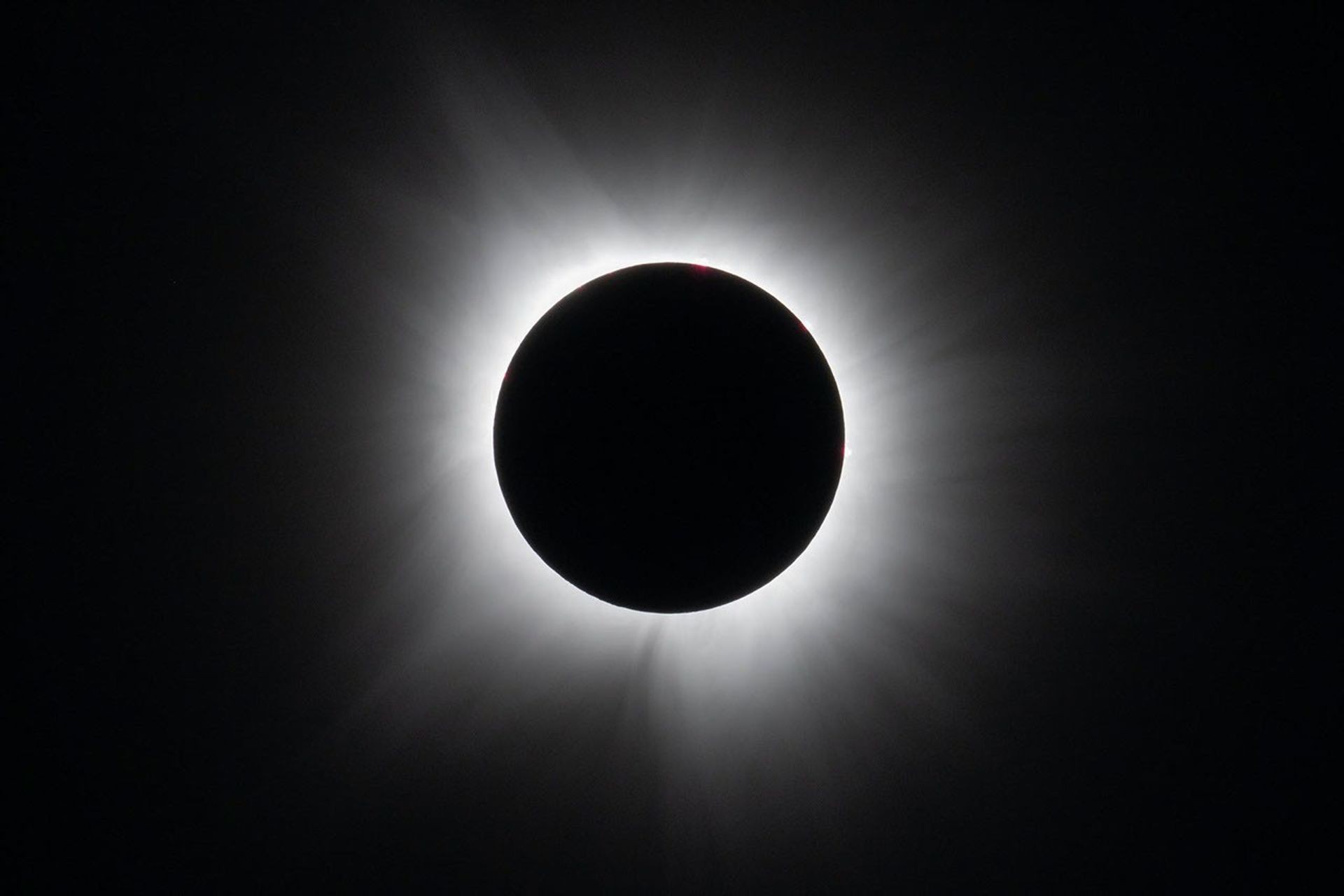 Eclipse solar: saiba horário e como assistir ao fenômeno do Brasil nesta quarta, 12