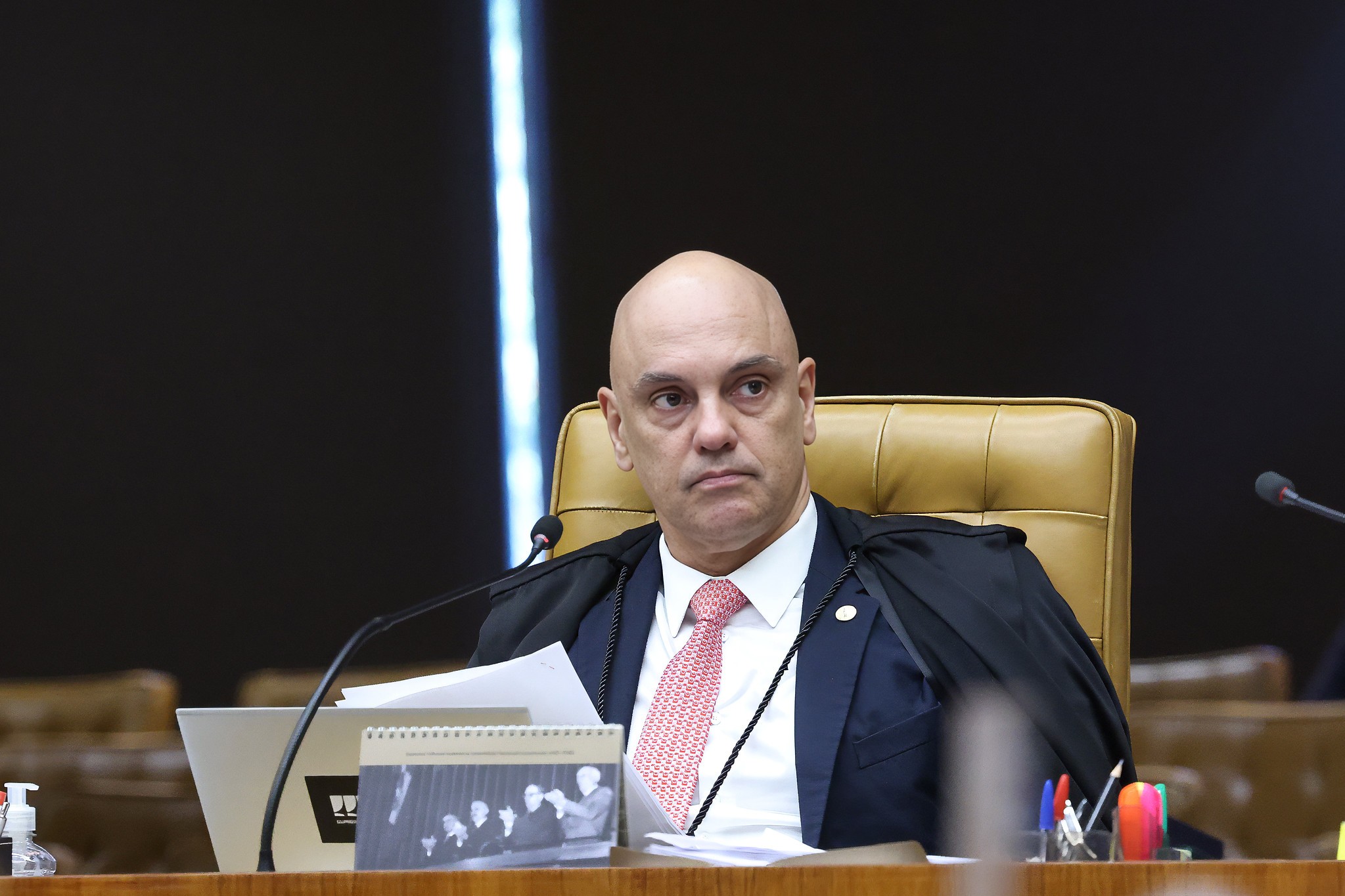 Oposição reage, pede impeachment de Moraes e afastamento de Andrei da PF