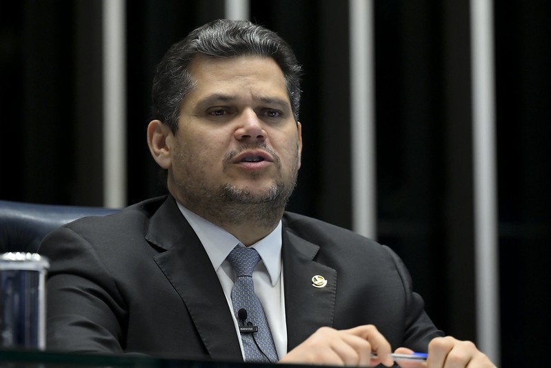 Novo usa mensagens entre Alcolumbre e Vorcaro para reforçar ação no STF por Conselho de Ética no Senado