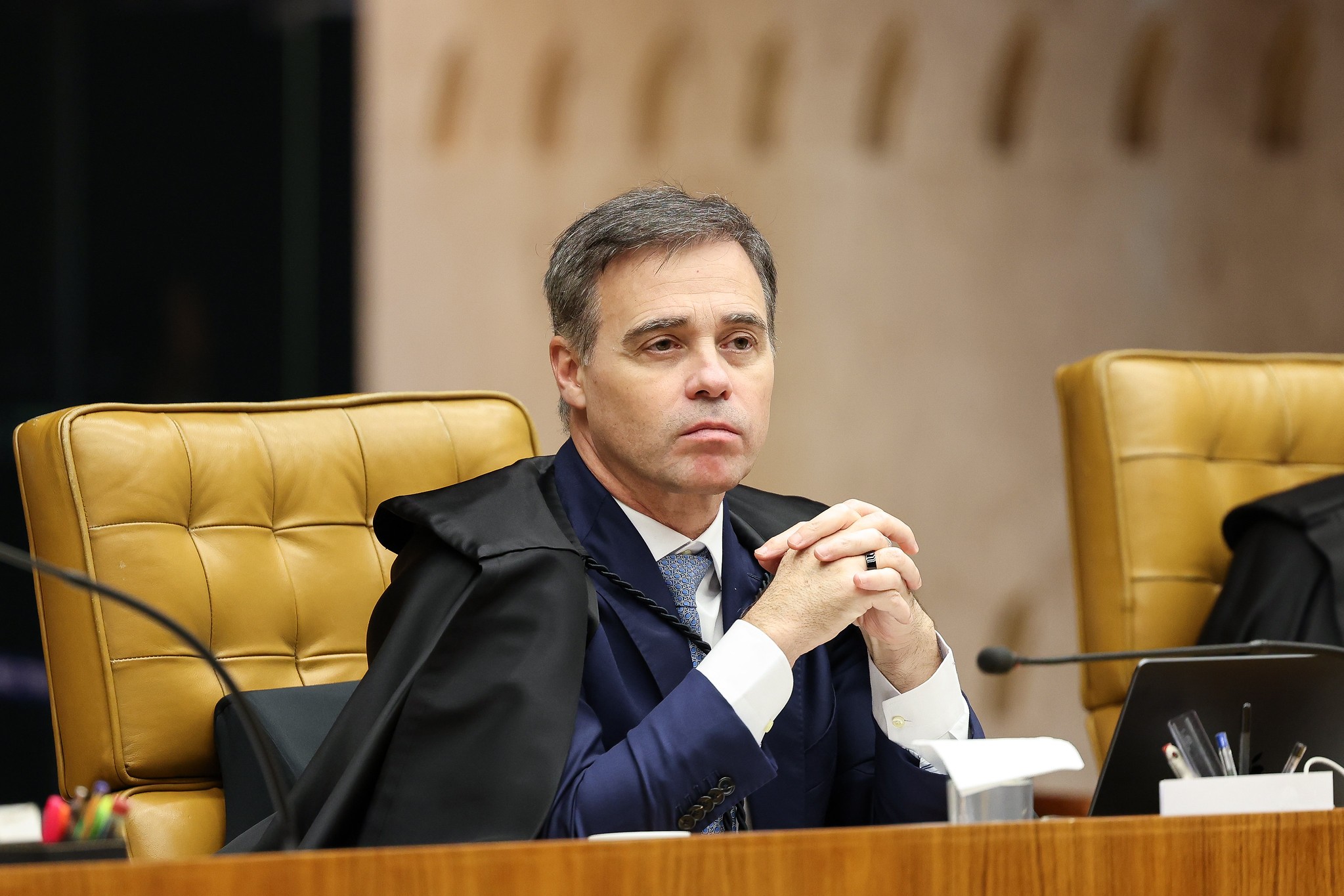 André Mendonça vota para absolver Eduardo Bolsonaro por acusação de difamação contra Tabata