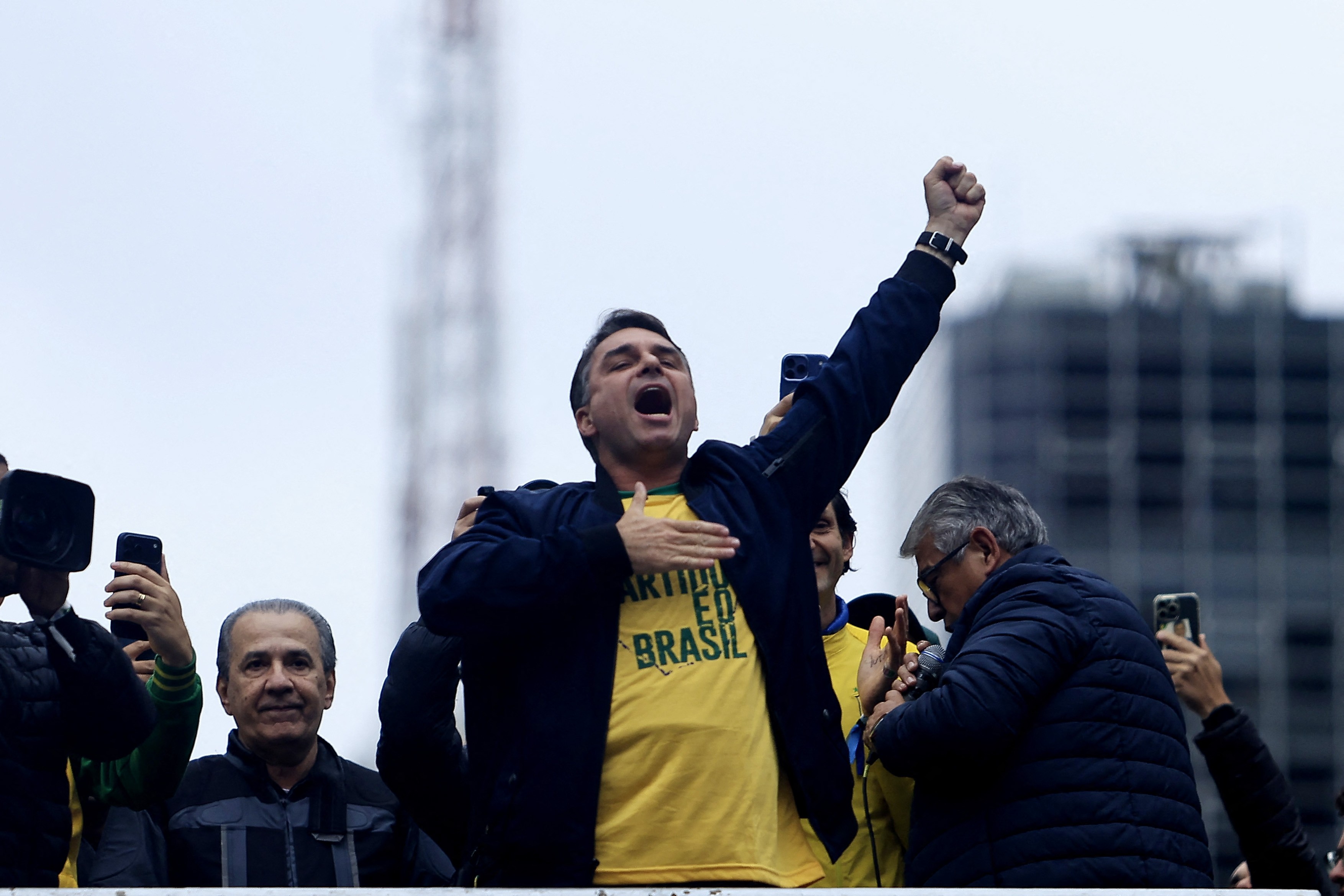 Os estados do Norte e Nordeste em que Flávio espera reduzir a vantagem de Lula