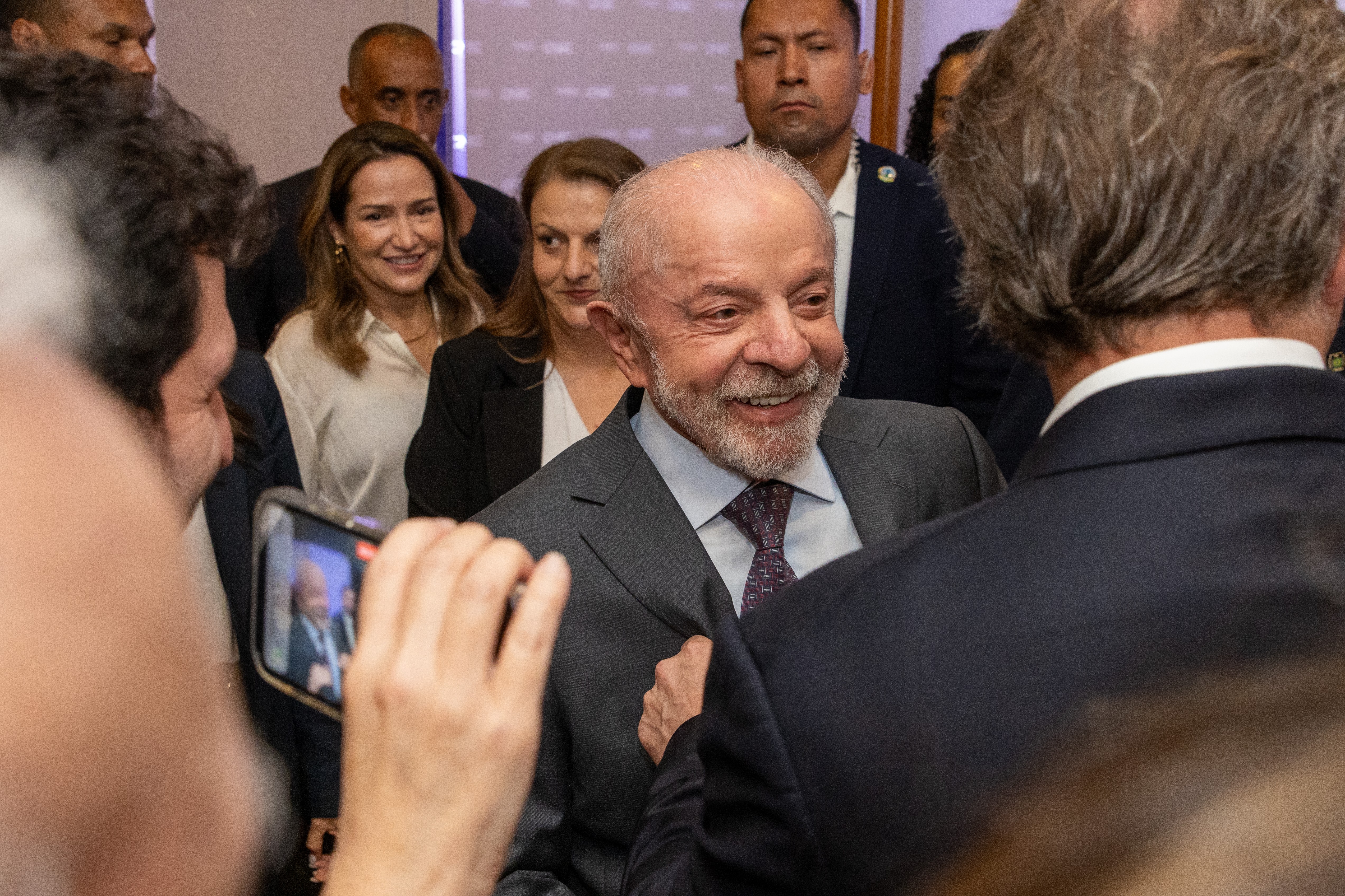 Lula promete reforma do Judiciário e ataca Vorcaro em jantar com empresários