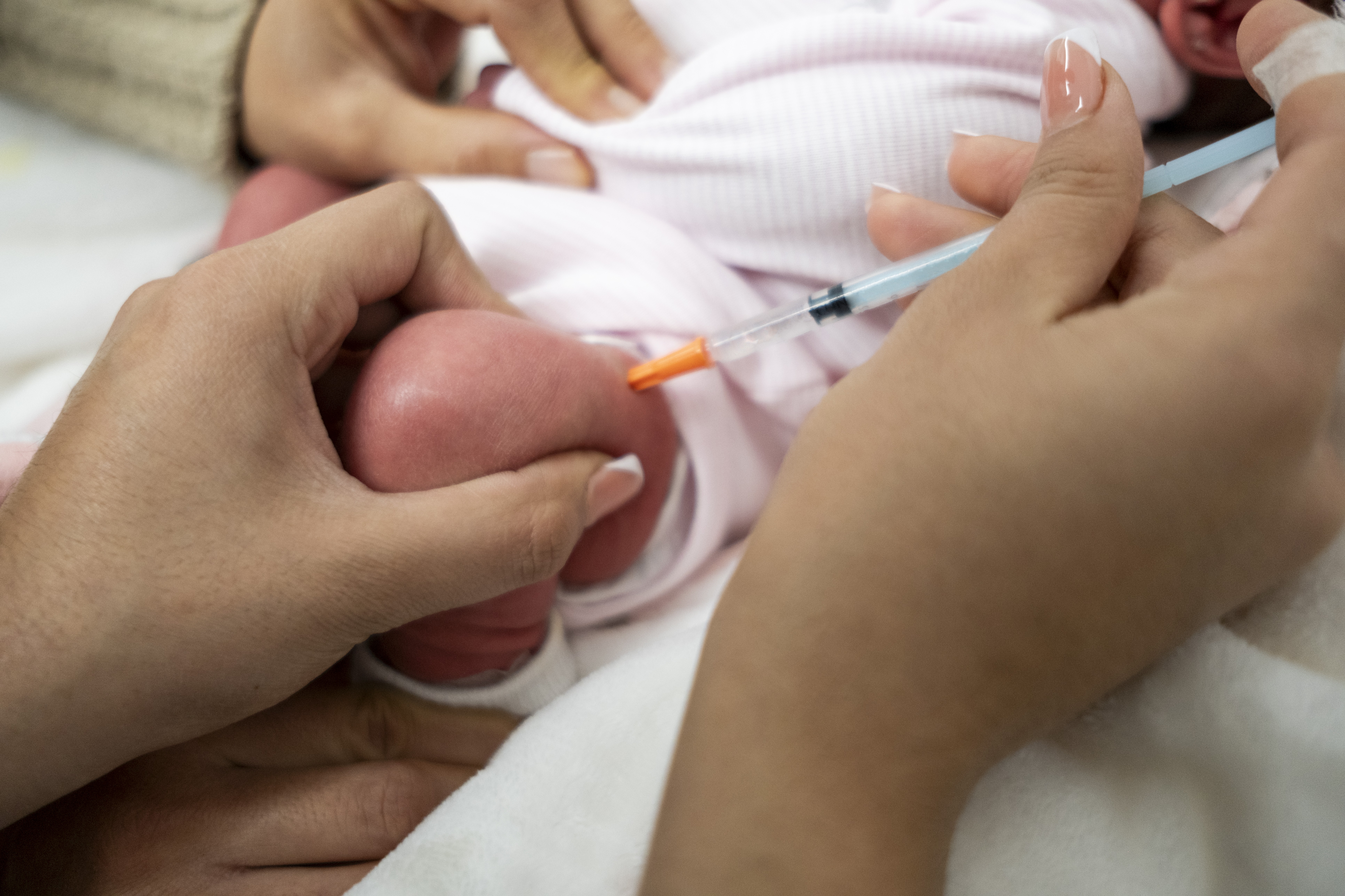Anvisa autoriza ampliação de uso de vacina contra meningite para bebês a partir de 6 semanas