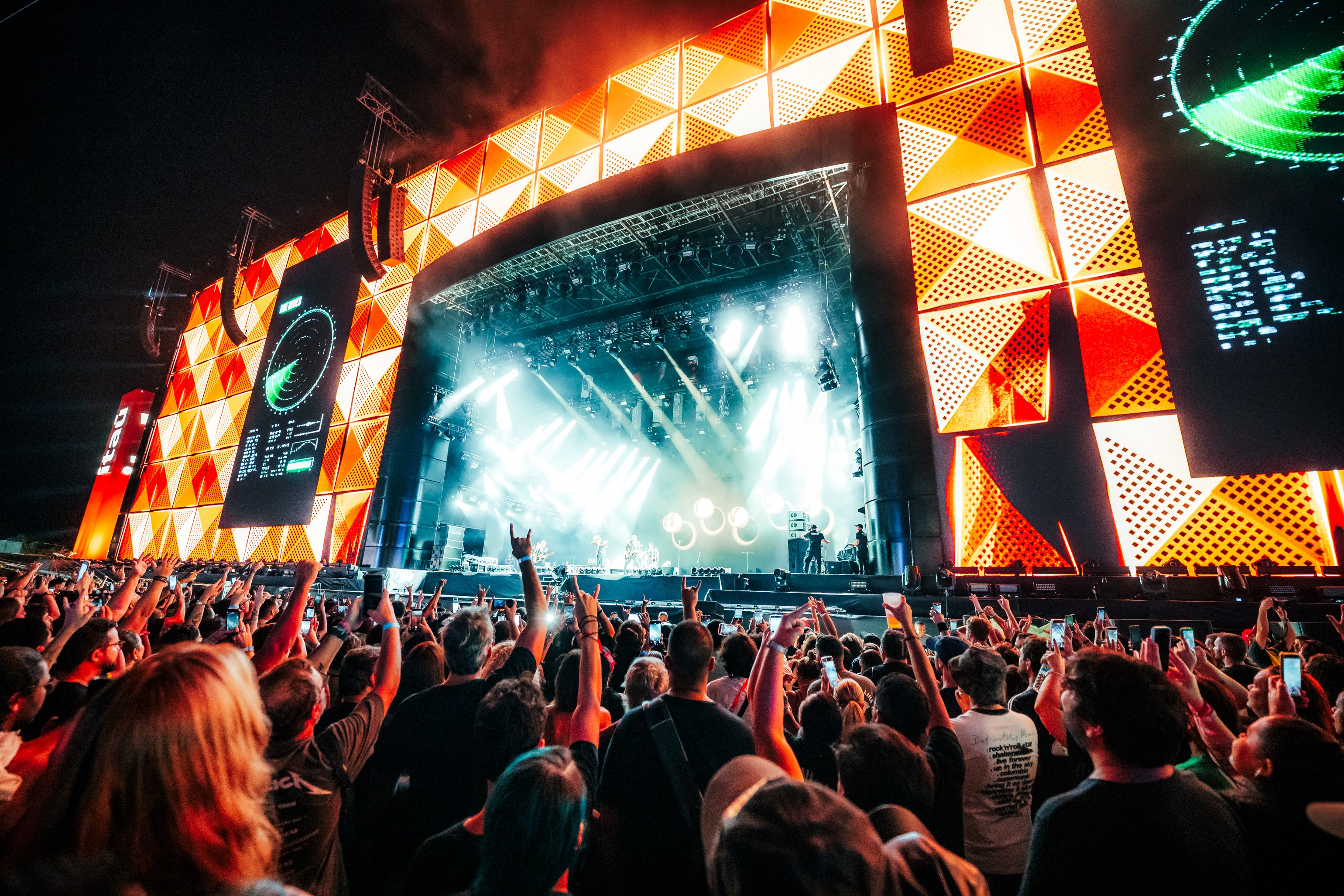 83% dos fãs se planejam financeiramente para ir em shows, mas 1 a cada 3 ainda se endivida
