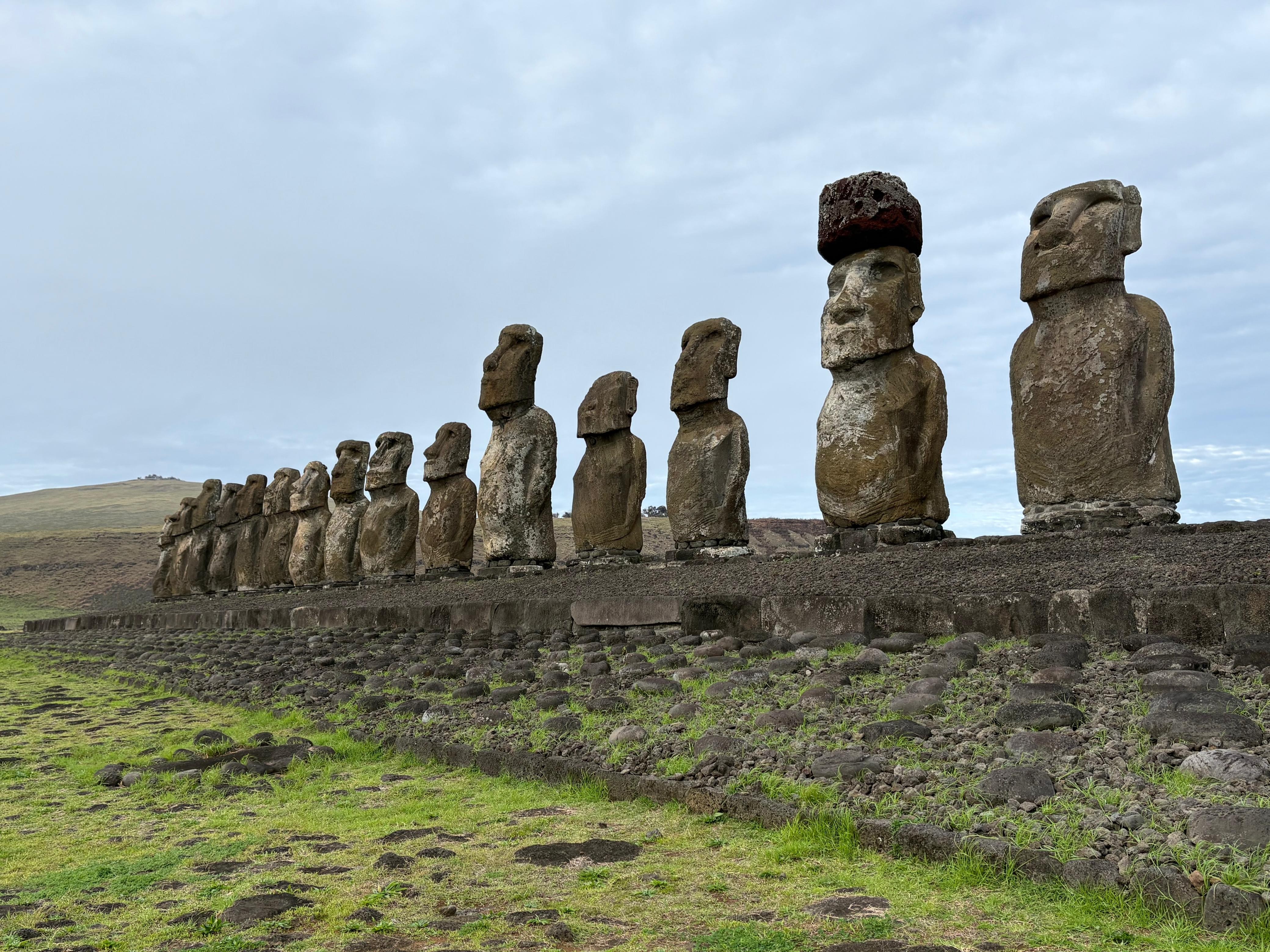 Ilha de Páscoa: enigmas milenares e moais sob ameaça de desaparecer