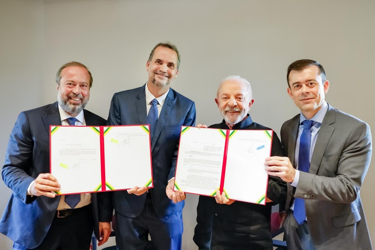 Lula apresenta novas medidas que ampliam o desconto de imposto da gasolina