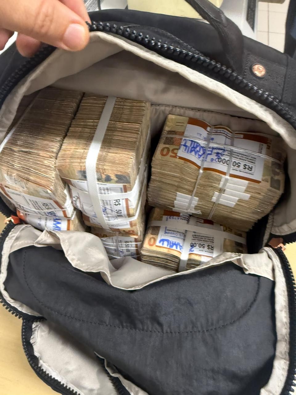 Filha da deputada Soraya Santos (PL) estava com os R$ 600 mil apreendidos pela PF