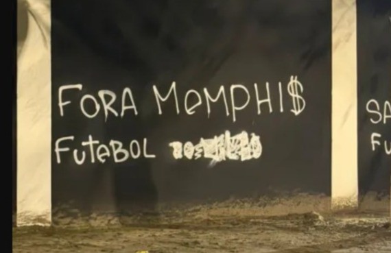 Pichação pede saída de Memphis após queda do Corinthians na Libertadores