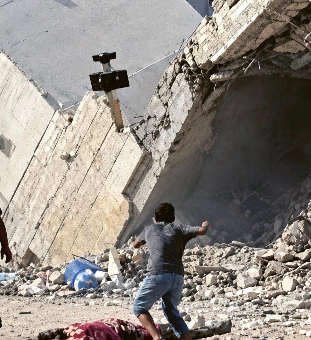 Forças de Israel bombardeiam adolescente que corria para socorrer paramédico ferido em Gaza