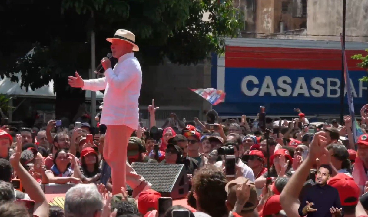 Lula foge de temas polêmicos em discurso de campanha no interior de SP